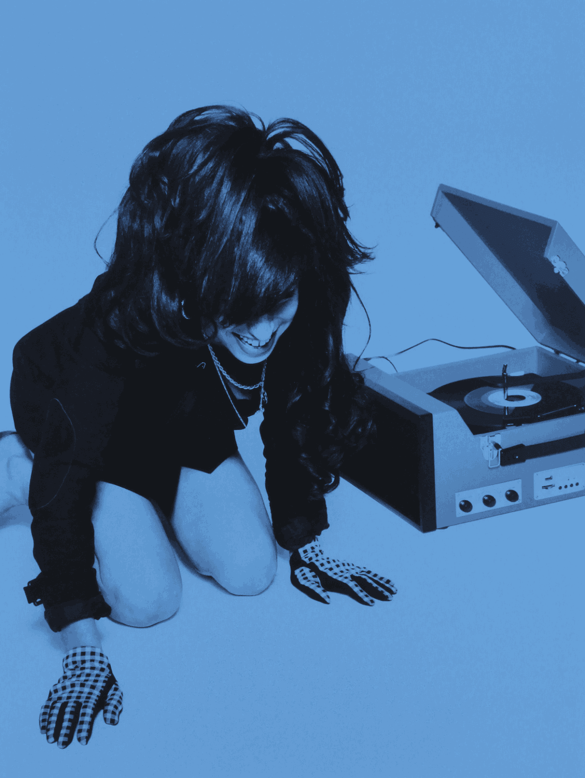 Bryan Adams, Amy Winehouse Spinning records, 2010
