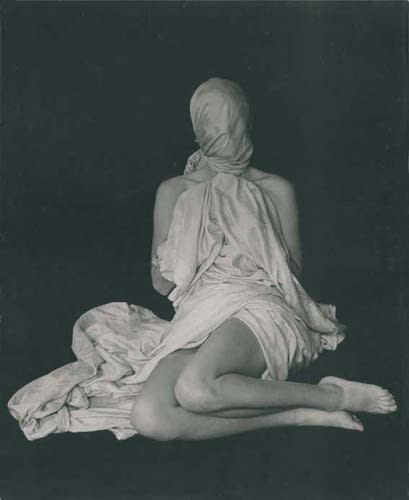 Erwin Blumenfeld, La Pudeur, 1936