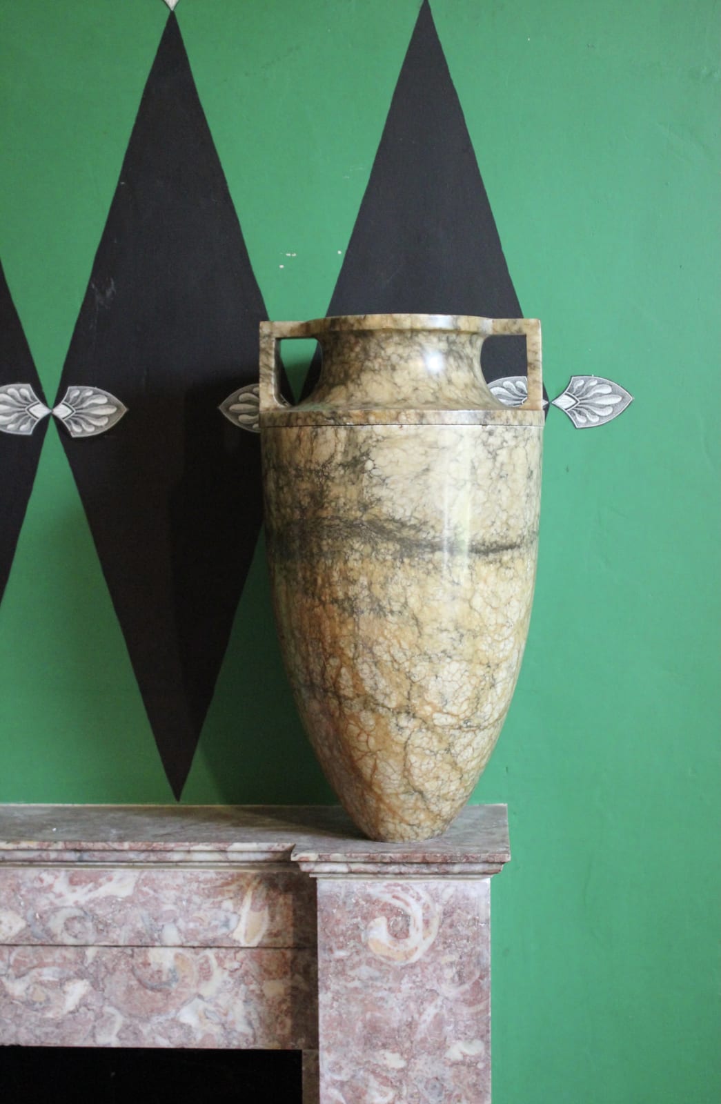 Large onyx stylised amphora