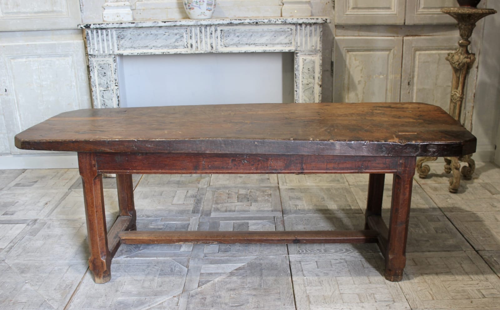 Wonderful early 18th century French oak farmhouse table, 1700