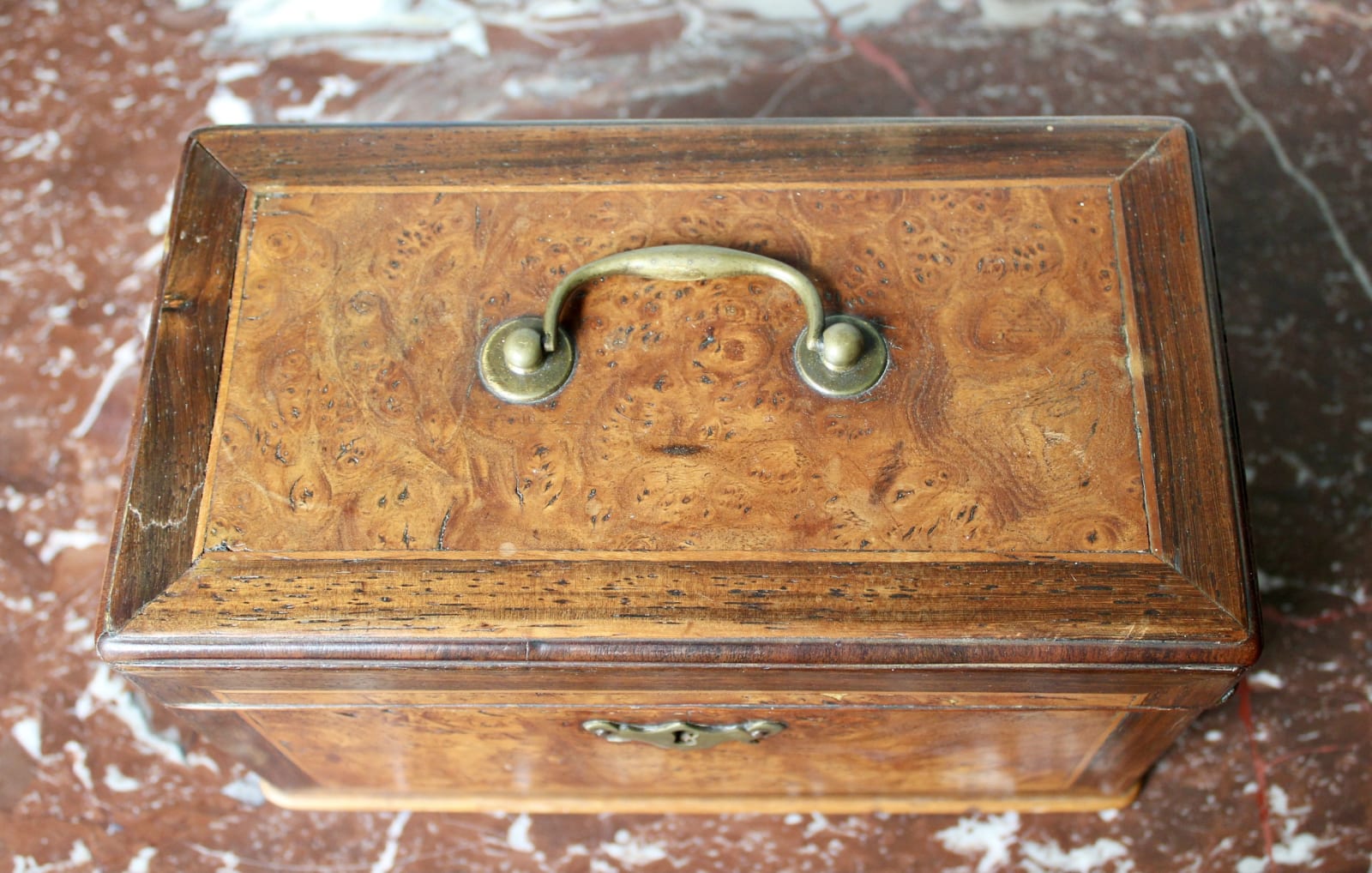18th century burr elm and walnut tea caddy, Circa 1760