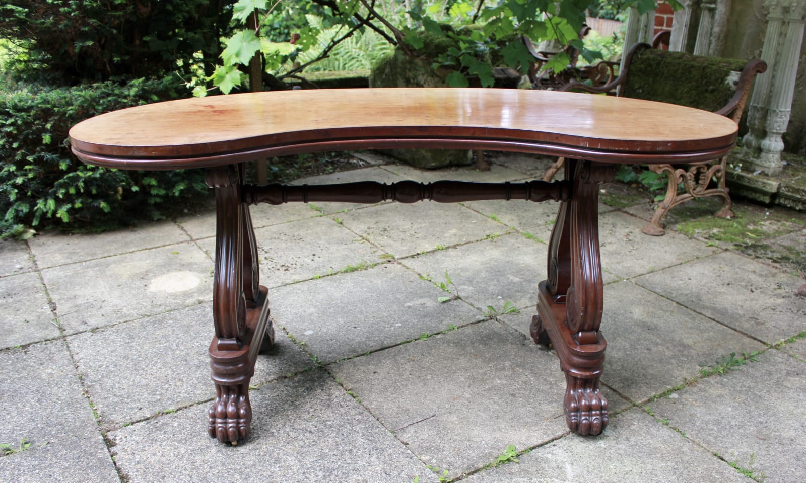 Early 19th century mahogany kidney writing table, Circa 1810
