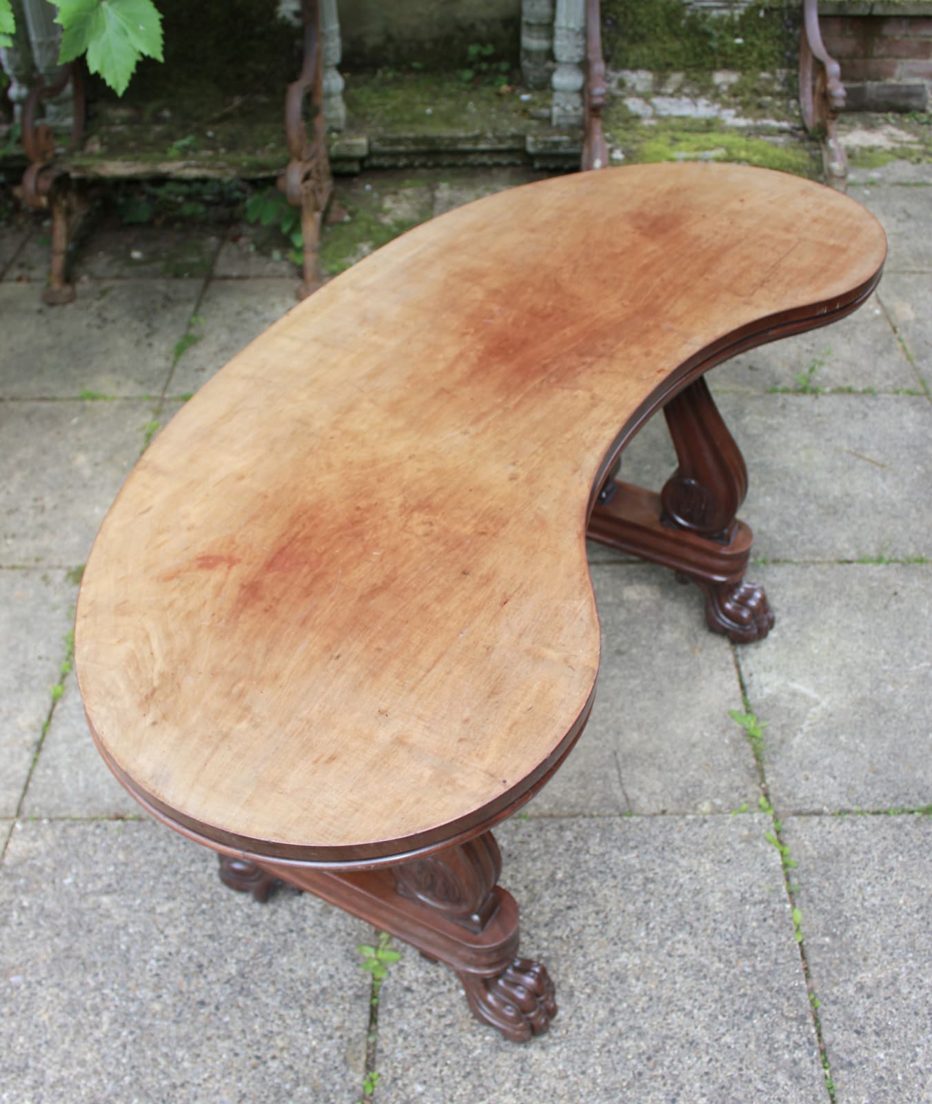 Early 19th century mahogany kidney writing table, Circa 1810
