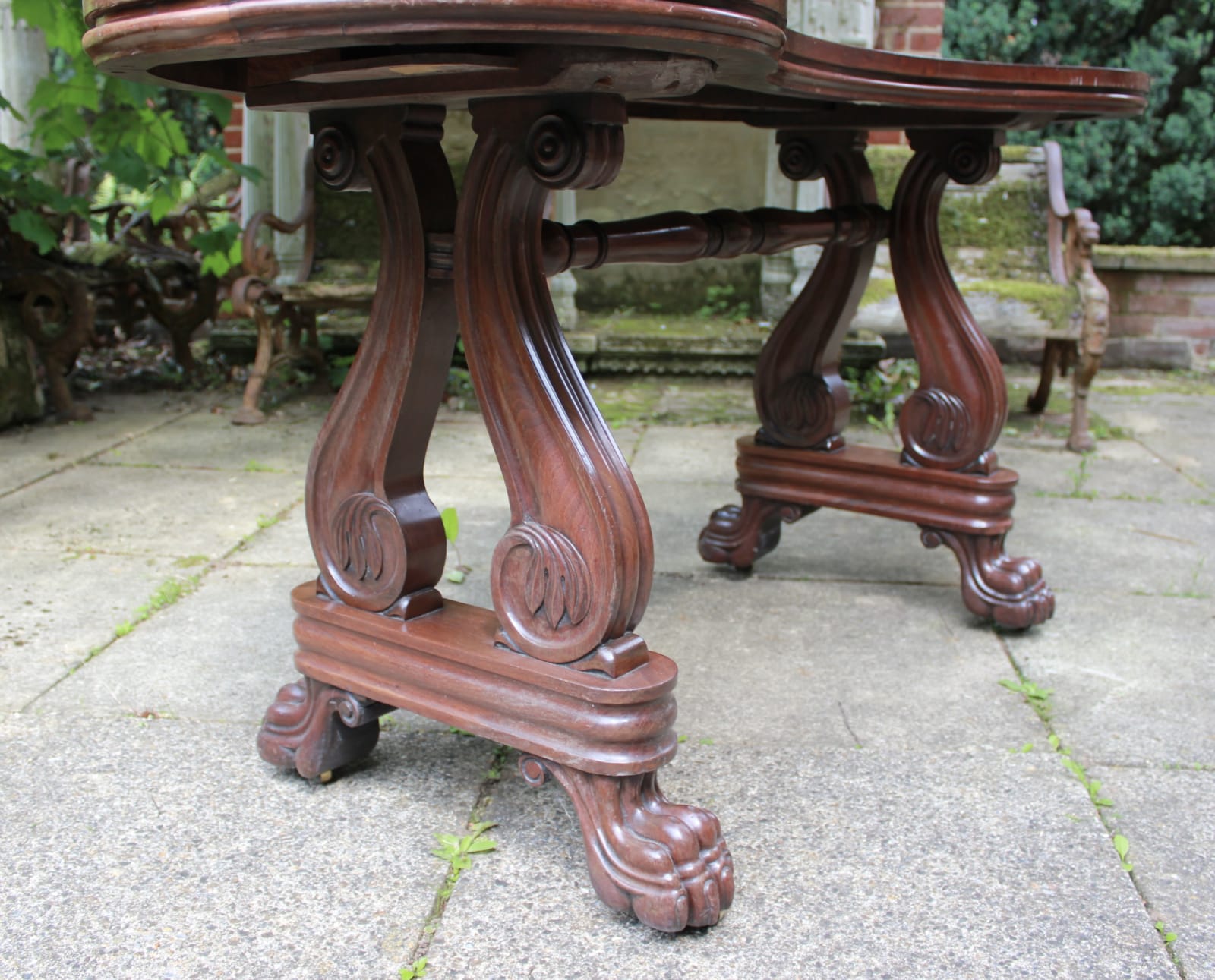 Early 19th century mahogany kidney writing table, Circa 1810