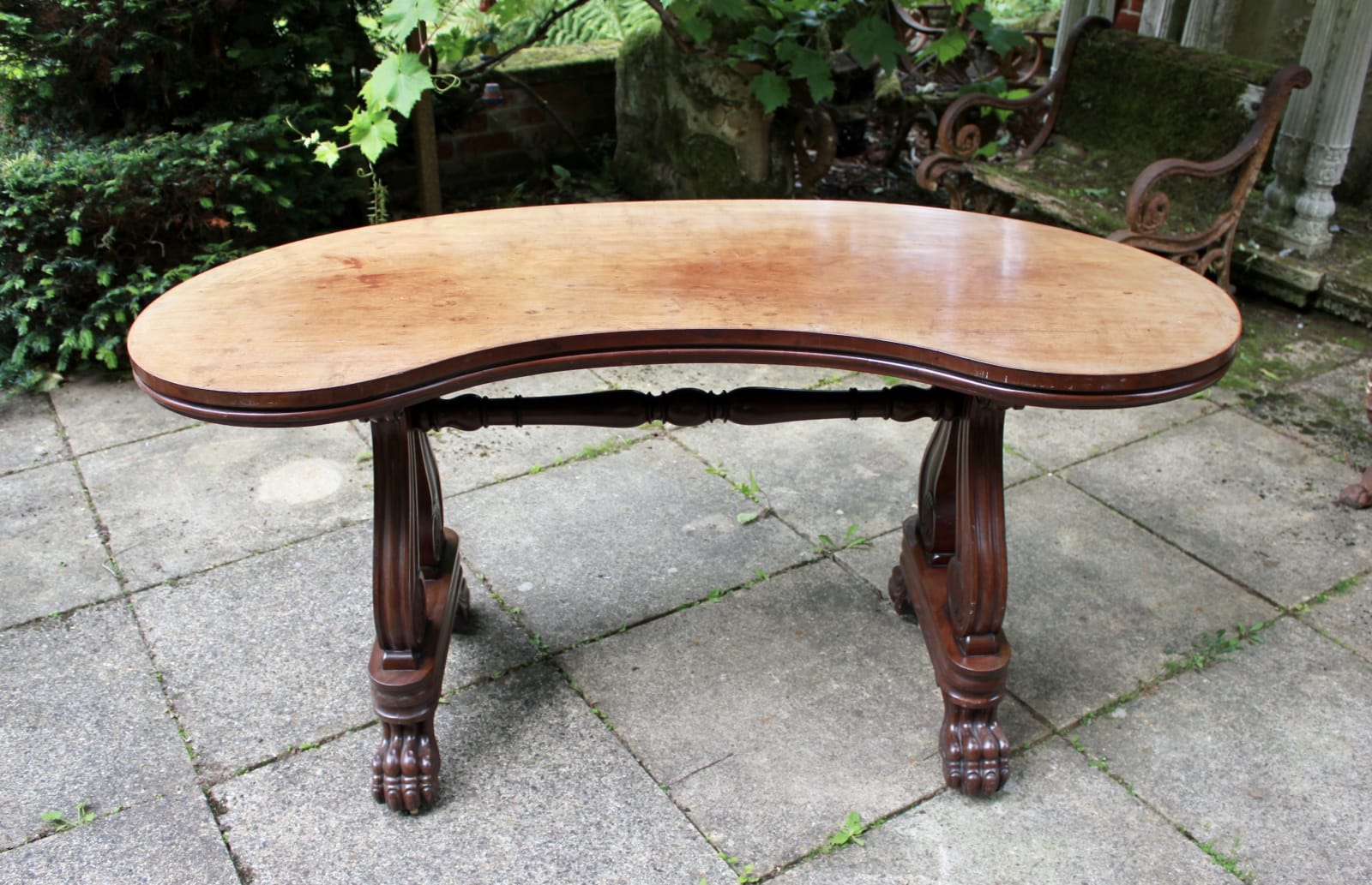 Early 19th century mahogany kidney writing table, Circa 1810