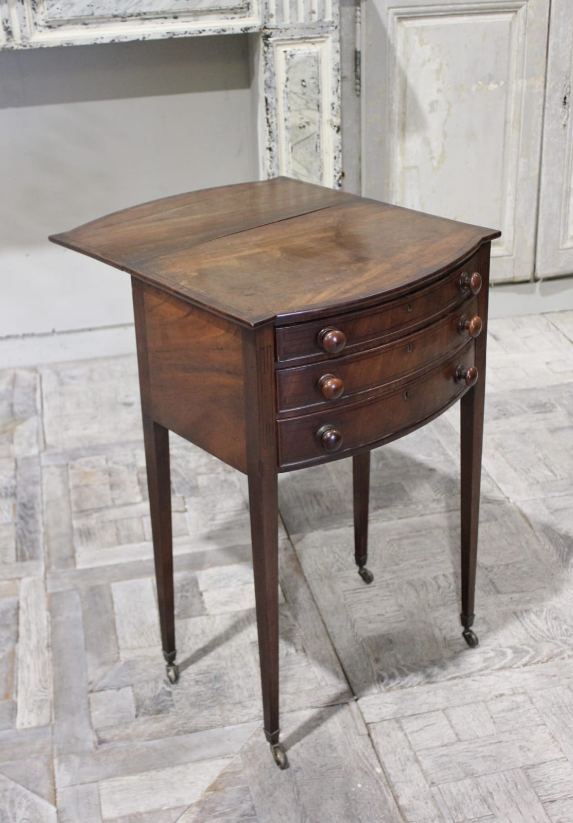 Late Georgian mahogany lamp table, Circa 1800