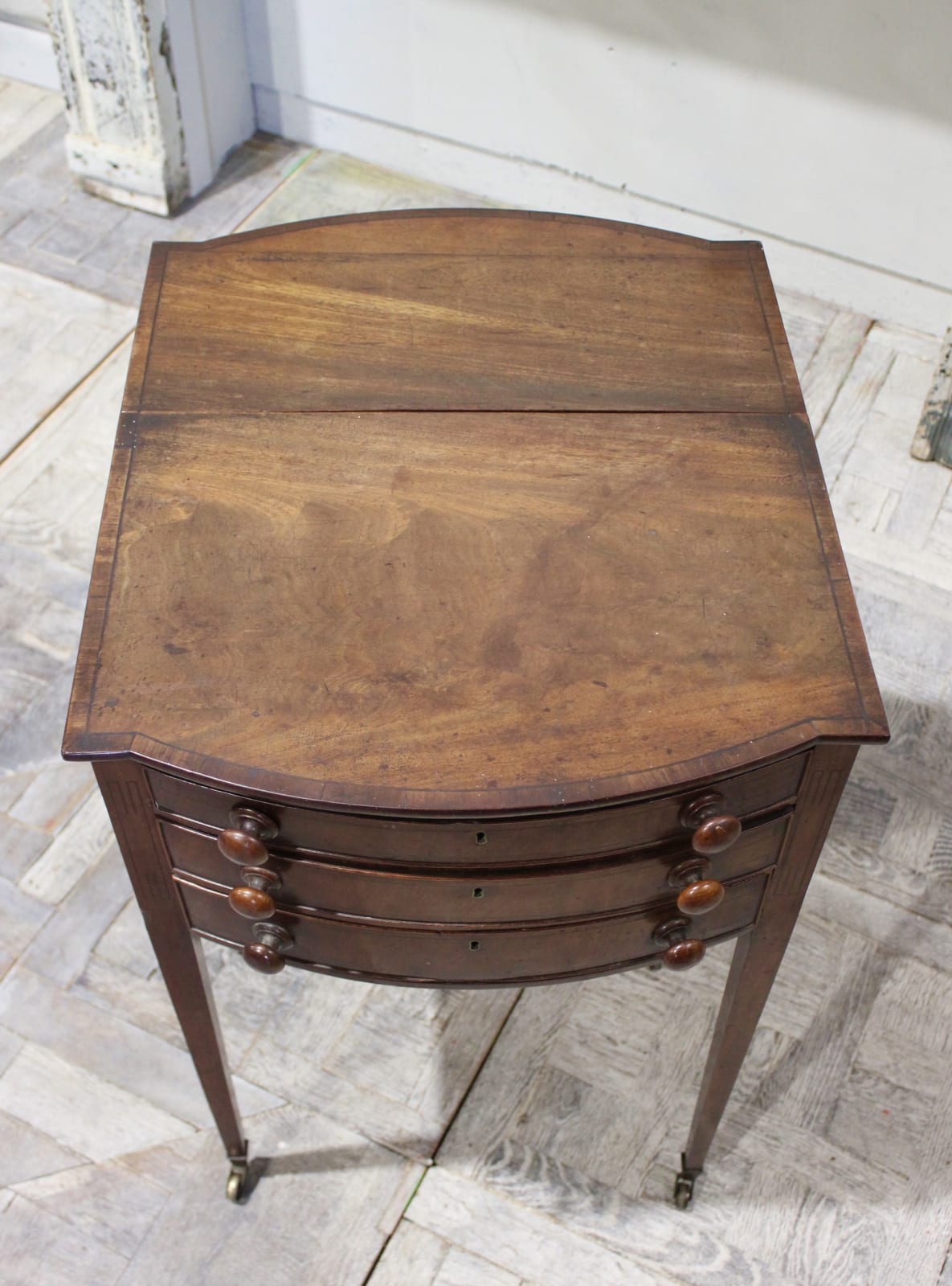 Late Georgian mahogany lamp table, Circa 1800