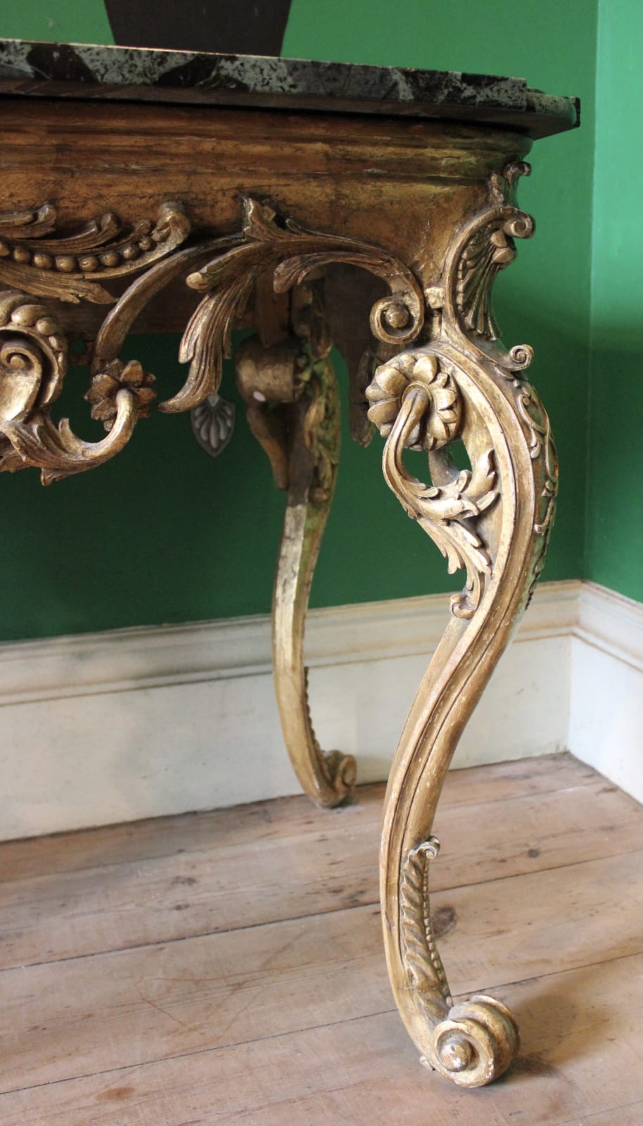 Elegant 18th century giltwood console table, Circa 1760