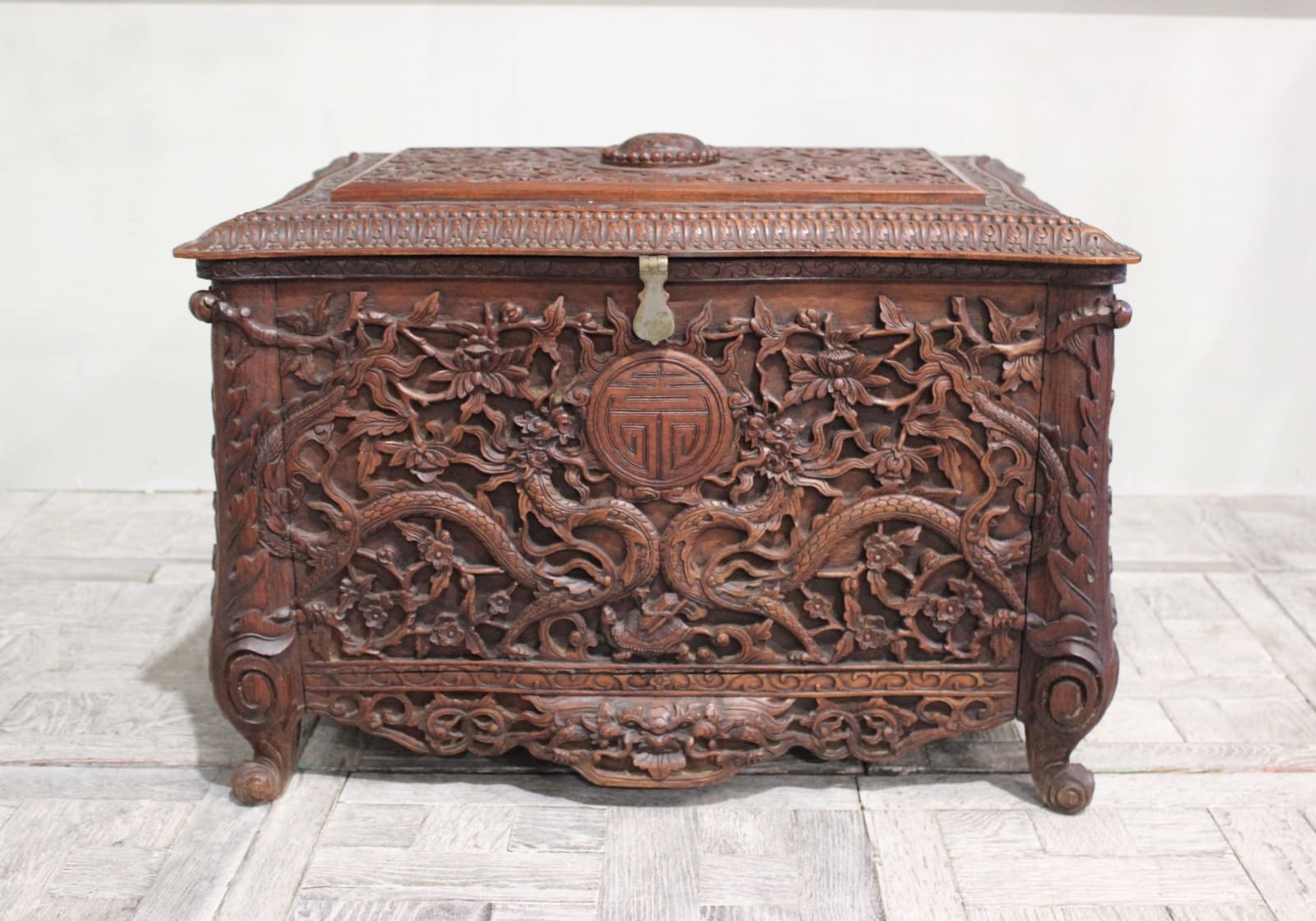 Large late 18th/early 19th century Chinese Padouk box