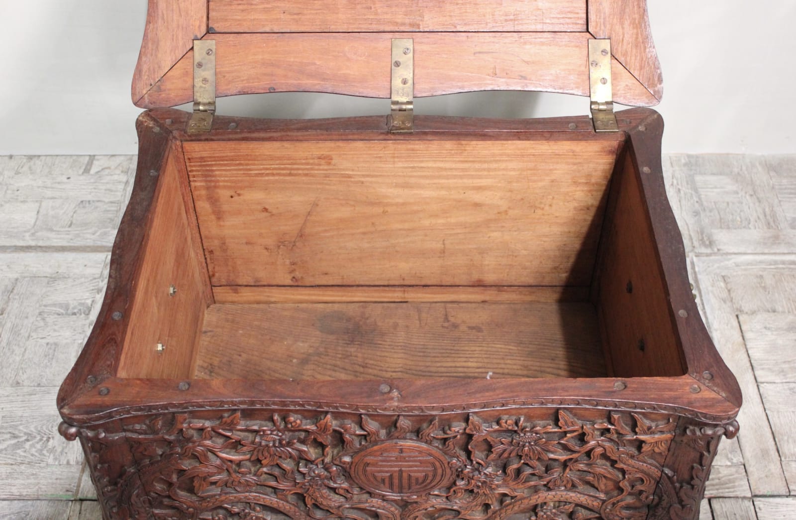 Large late 18th/early 19th century Chinese Padouk box