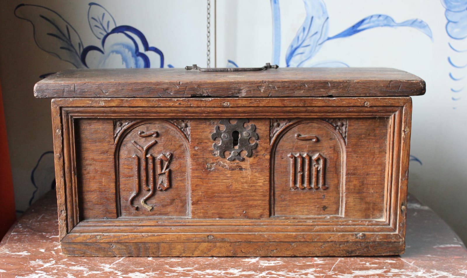 Early 16th century oak Gothic box, Circ 1500