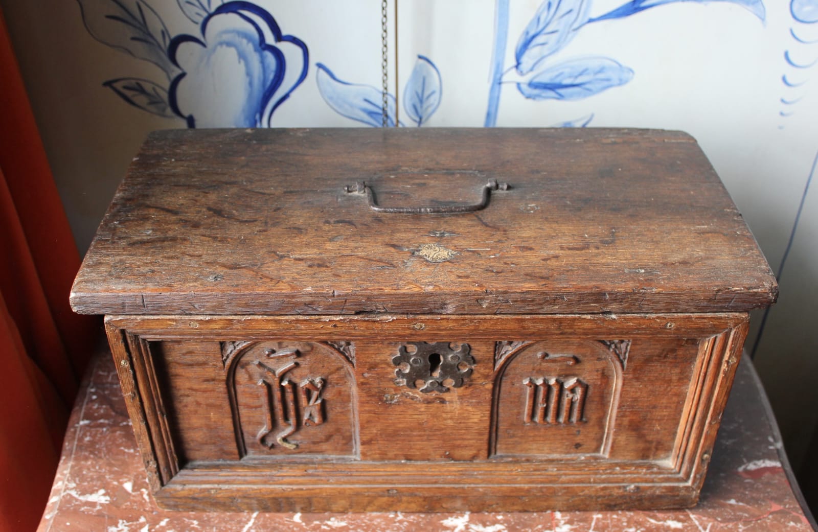 Early 16th century oak Gothic box, Circ 1500