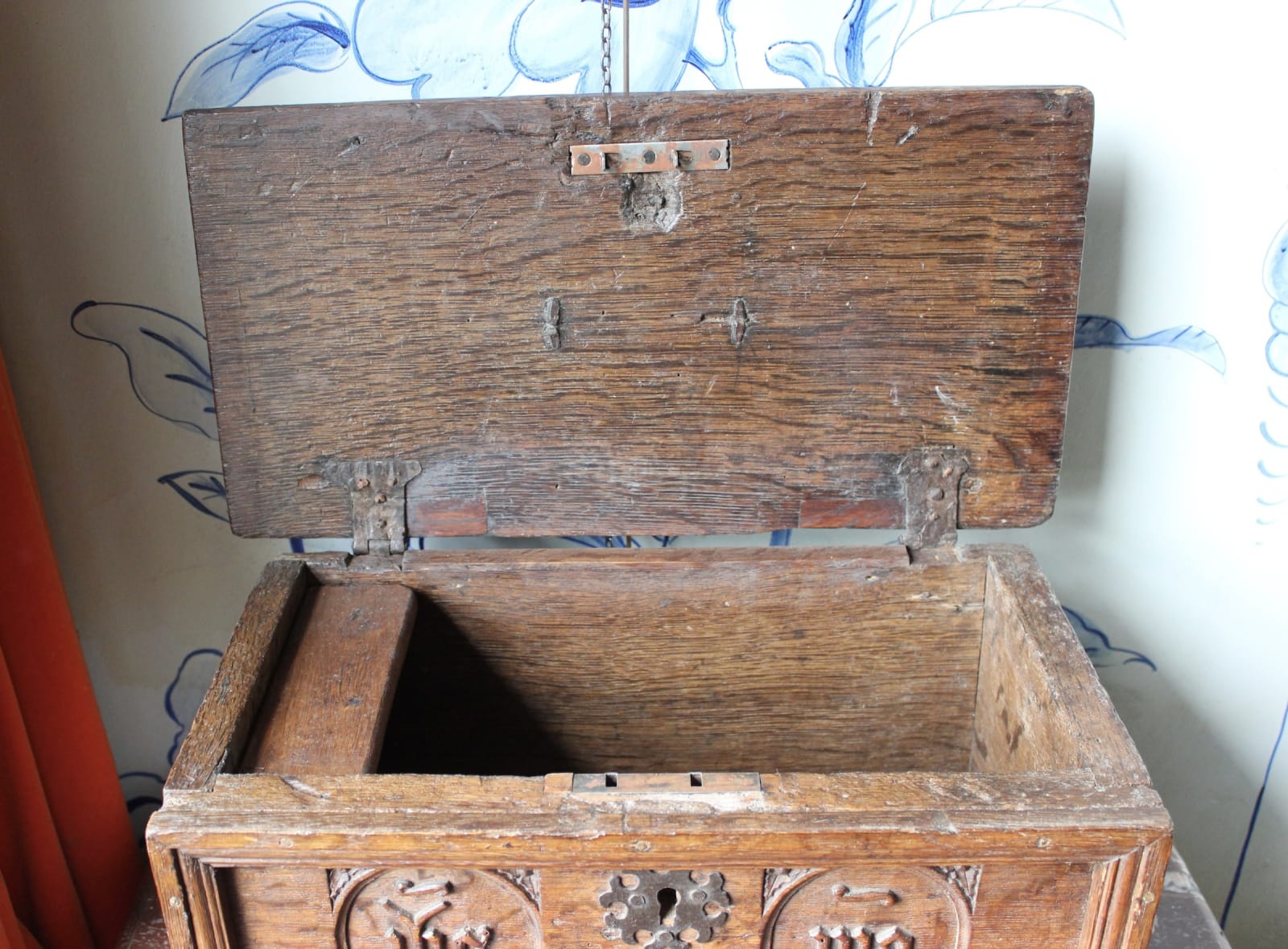 Early 16th century oak Gothic box, Circ 1500