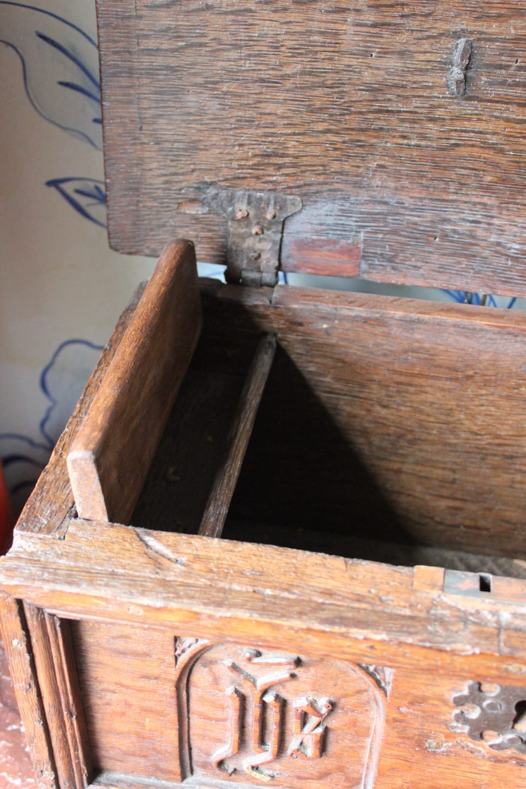 Early 16th century oak Gothic box, Circ 1500