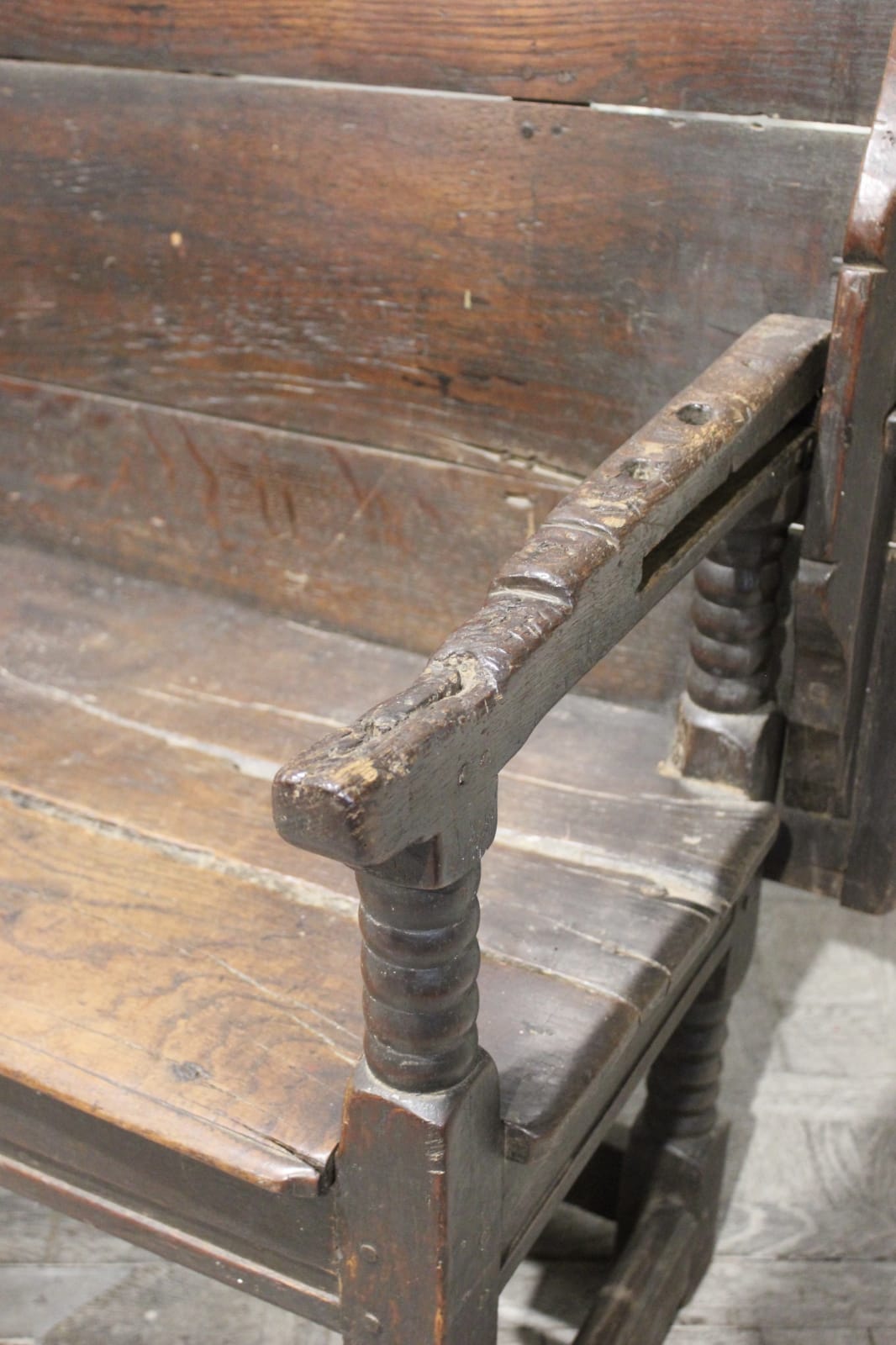 17th century oak monk's bench, Circa 1680