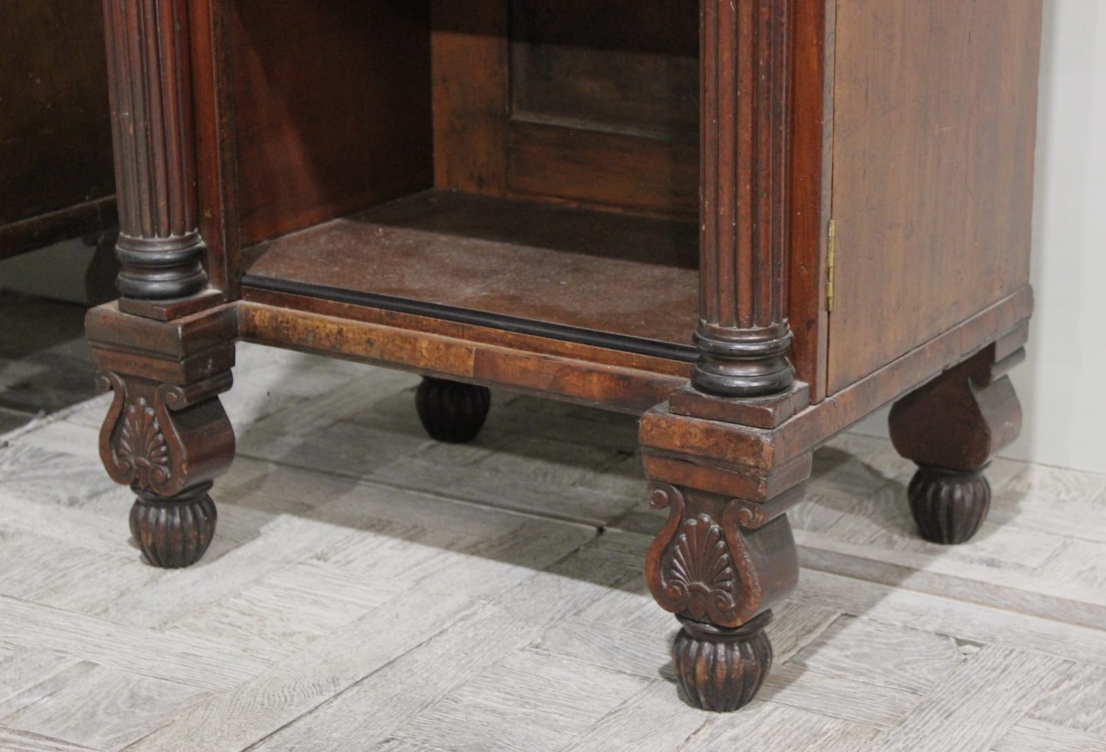 Pair of stylish early 19th century mahogany enclosed bookcases, Circa 1825