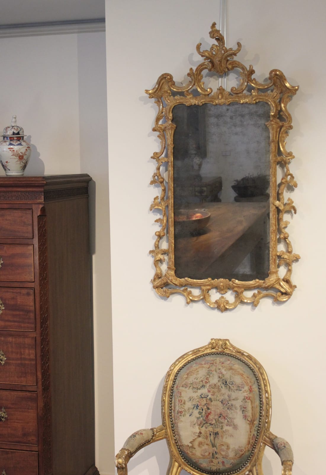 Fine 18th century English giltwood mirror, Circa 1770