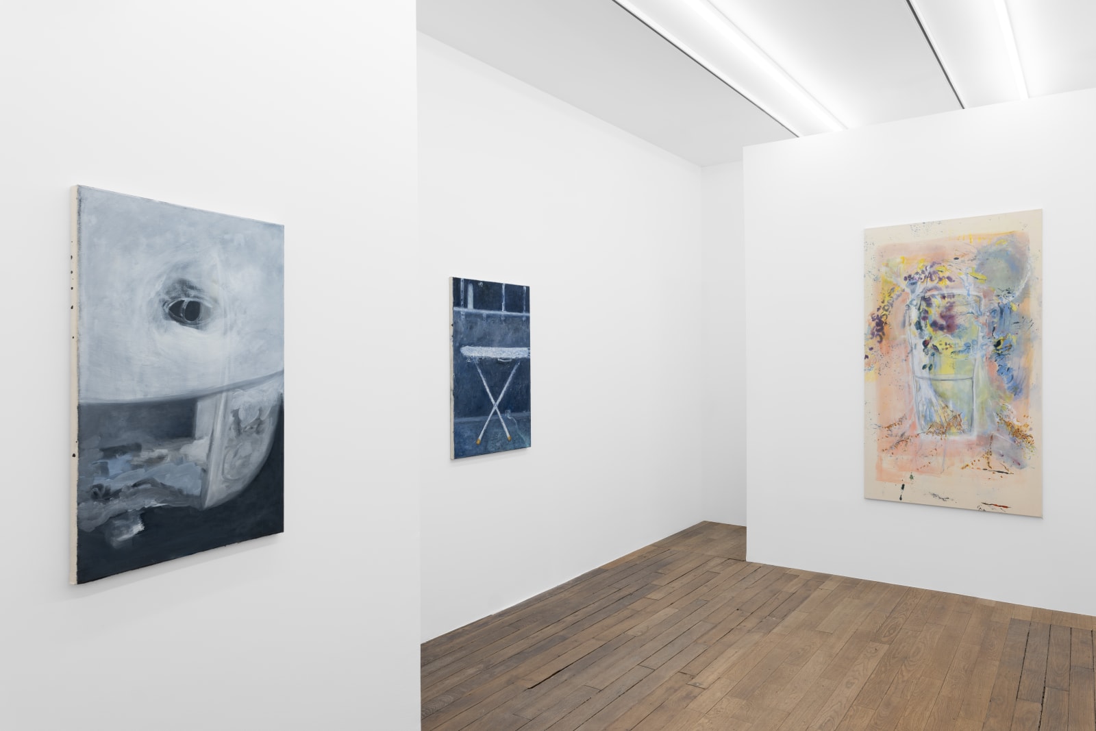 Installation views: Valérie Favre, Un billet pour quatre pièces, Galerie Peter Kilchmann, Paris, 2025. Photos: Hafid Lhachmi