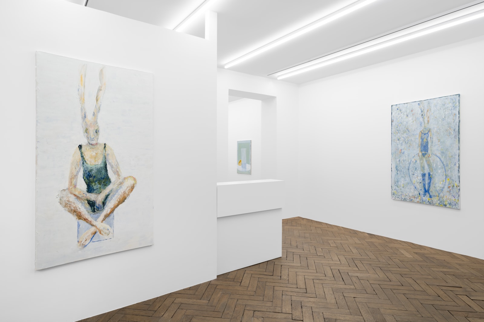 Installation views: Valérie Favre, Un billet pour quatre pièces, Galerie Peter Kilchmann, Paris, 2025. Photos: Hafid Lhachmi