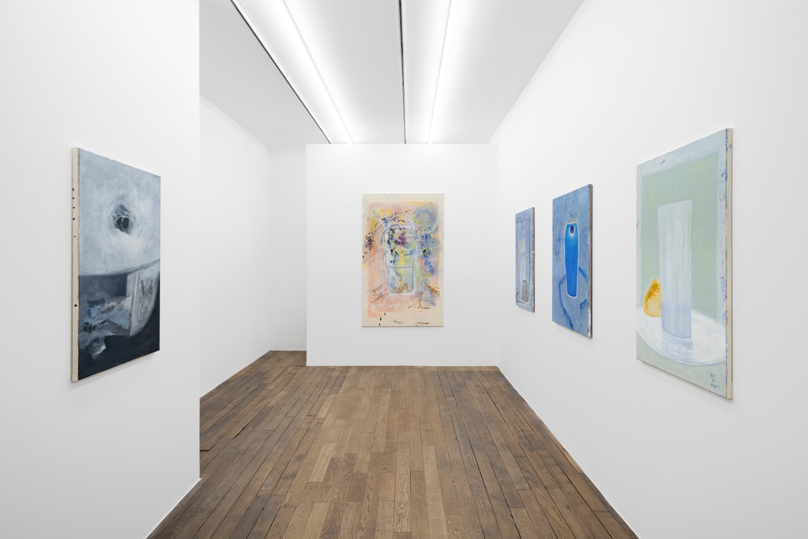 Installation views: Valérie Favre, Un billet pour quatre pièces, Galerie Peter Kilchmann, Paris, 2025. Photos: Hafid Lhachmi