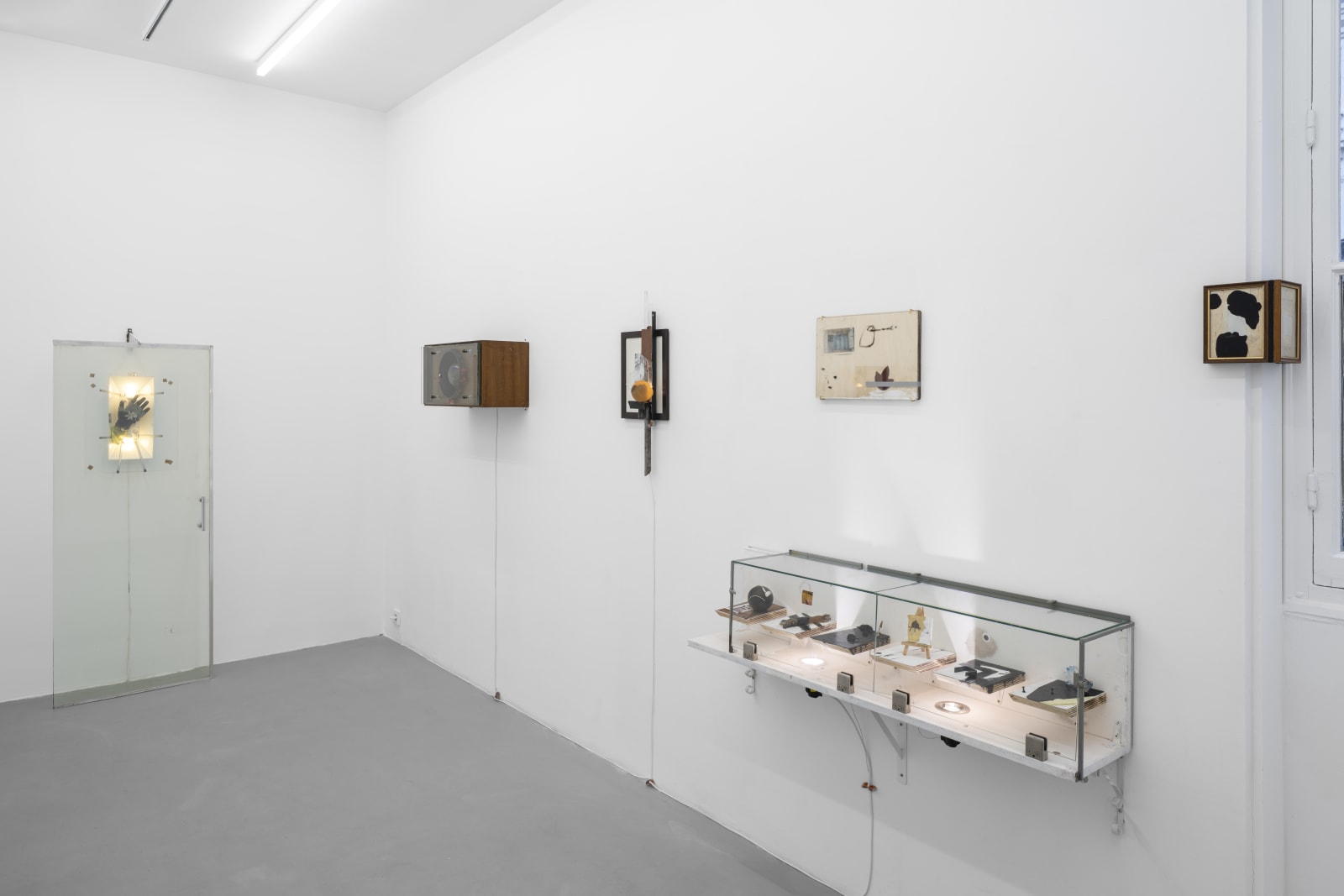 Installation view: Matthias Odin, Project Space, Galerie Peter Kilchmann, Paris, France, 2026. Photos: Hafid Lhachmi