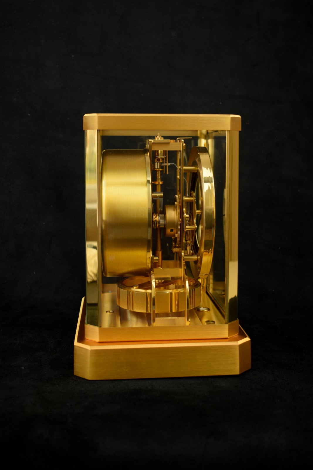 Jaeger LeCoultre, Jaeger LeCoultre Atmos Gold with custard dial , 1981