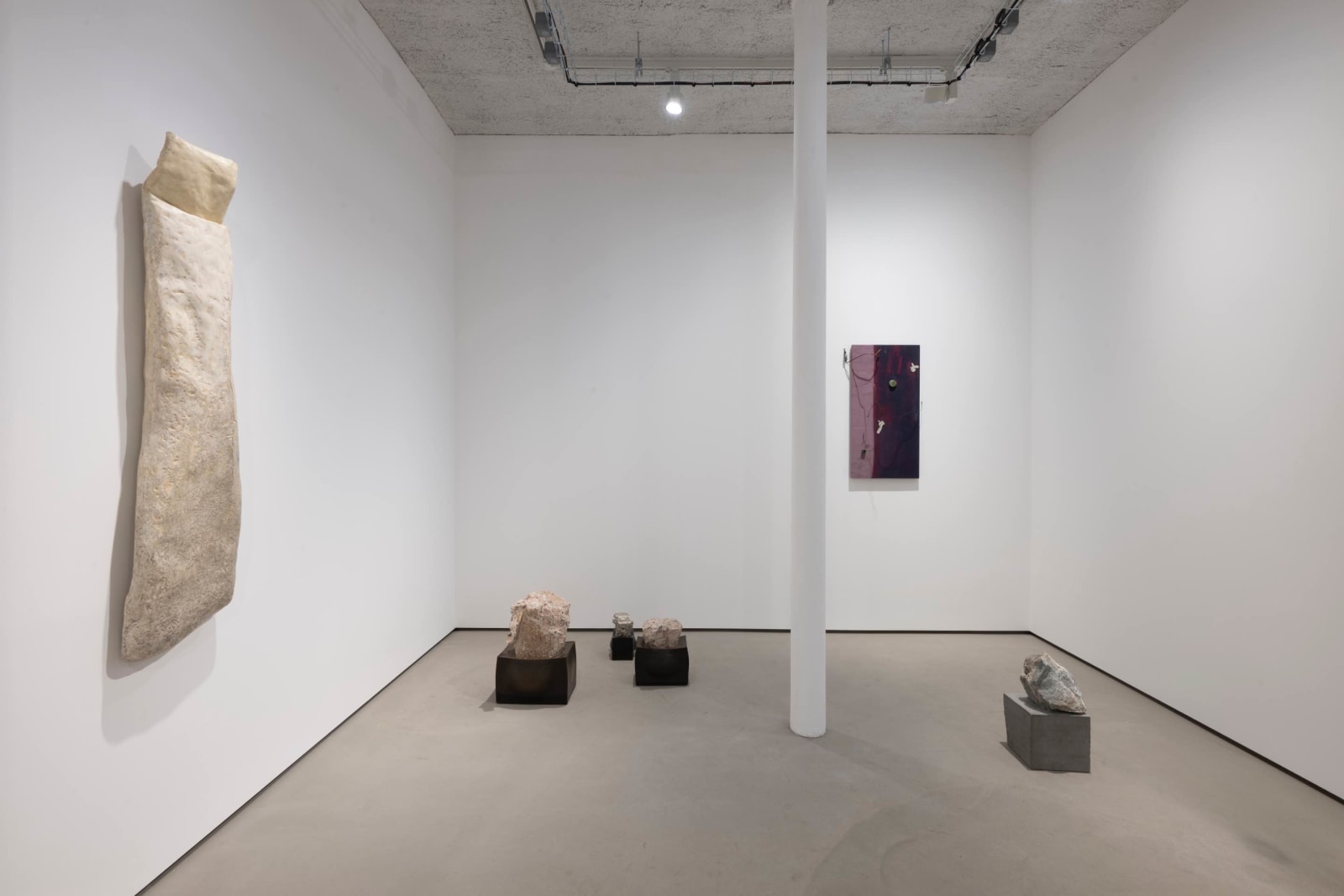 View of URANIA, 2025. 1 rue de Penthièvre, 75008, Paris, France “URANIA”展览现场, 2025年. 法国巴黎. Image courtesy of Galerie Jocelyn Wolff