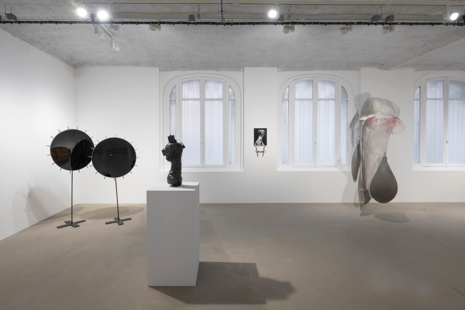 View of URANIA, 2025. 1 rue de Penthièvre, 75008, Paris, France “URANIA”展览现场, 2025年. 法国巴黎. Image courtesy of Galerie Jocelyn Wolff