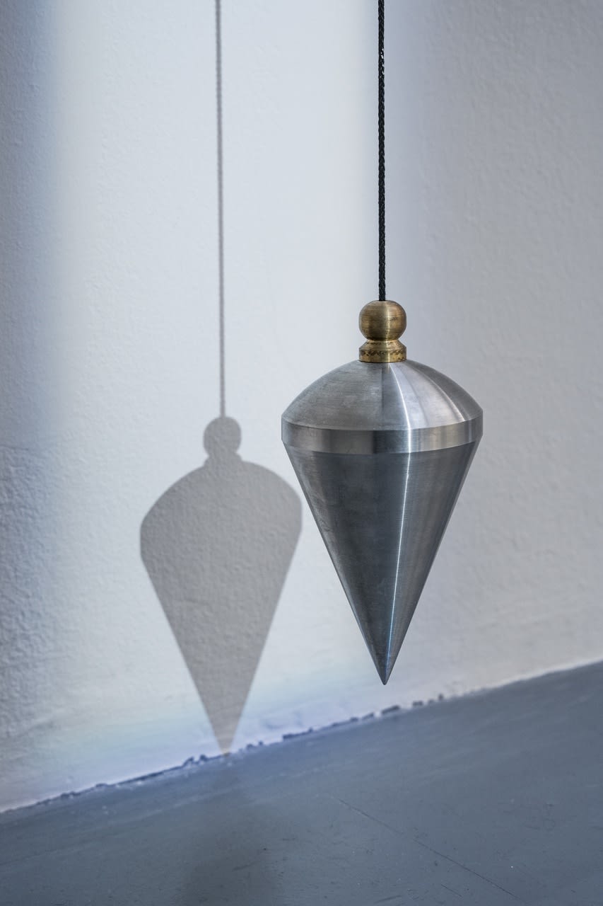 Michel Verjux, Zip au Plomb d'Axe (source haute), 2015