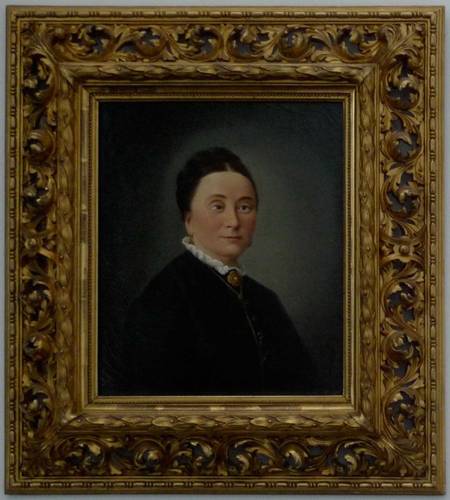 Hans-Peter Feldmann, Old Portraits With Crossed Eyes