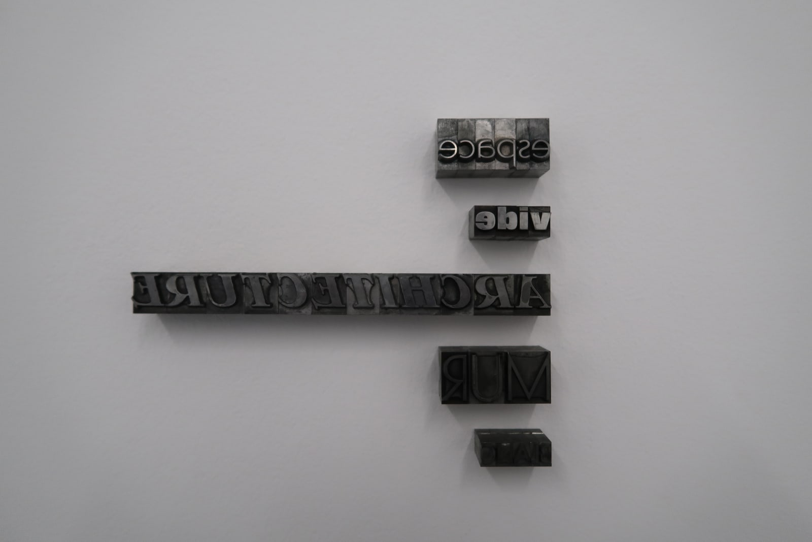 Ignasi Aballí, Simultaneous Structures III, 2023