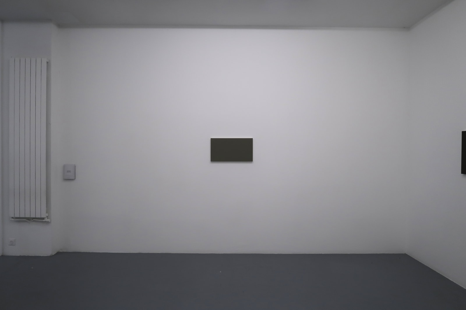 Ignasi Aballí, Image 20 : Les visiteurs du musée du Louvre à Paris photographient La Joconde avec leur téléphone portable, 2023