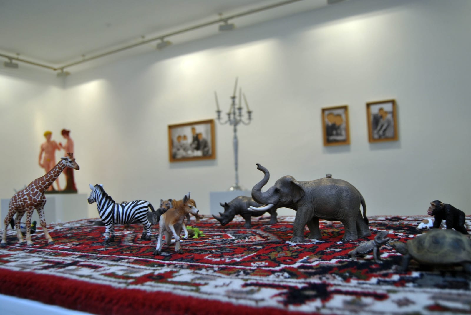 Hans-Peter Feldmann, Carpet with toy animals