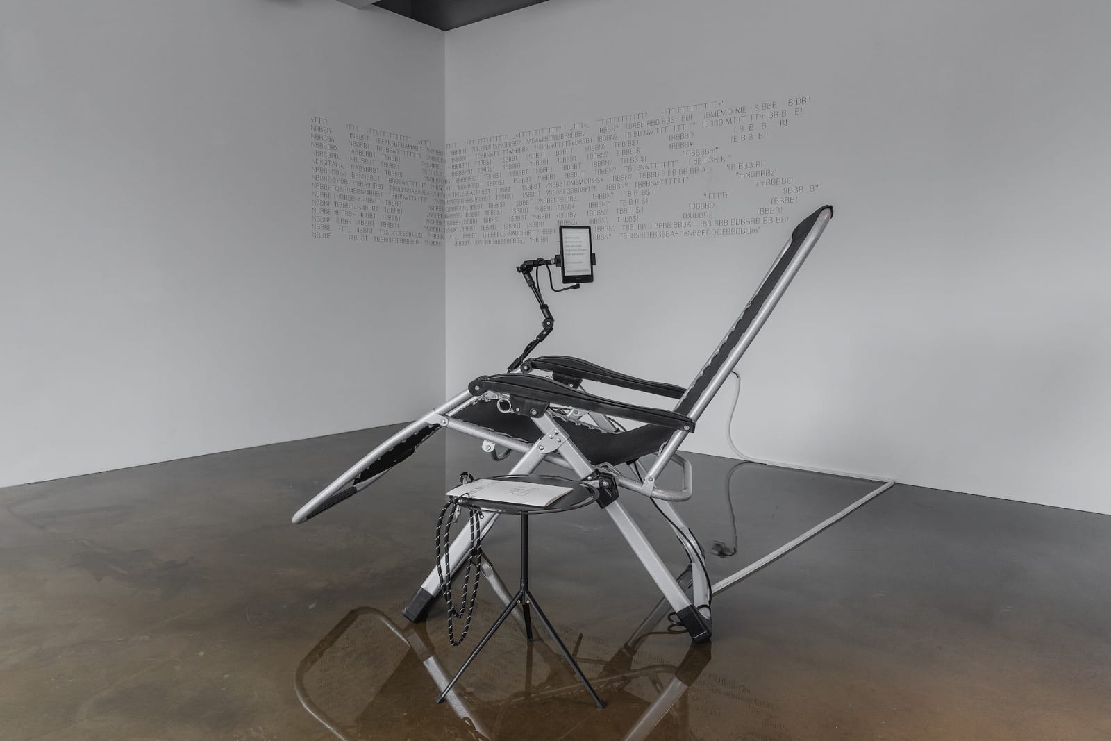 Memories, 2023, e-book reader, multi-arm clamp, recliner chair, dimension variable, Curtesy of CYJ Art Studio
