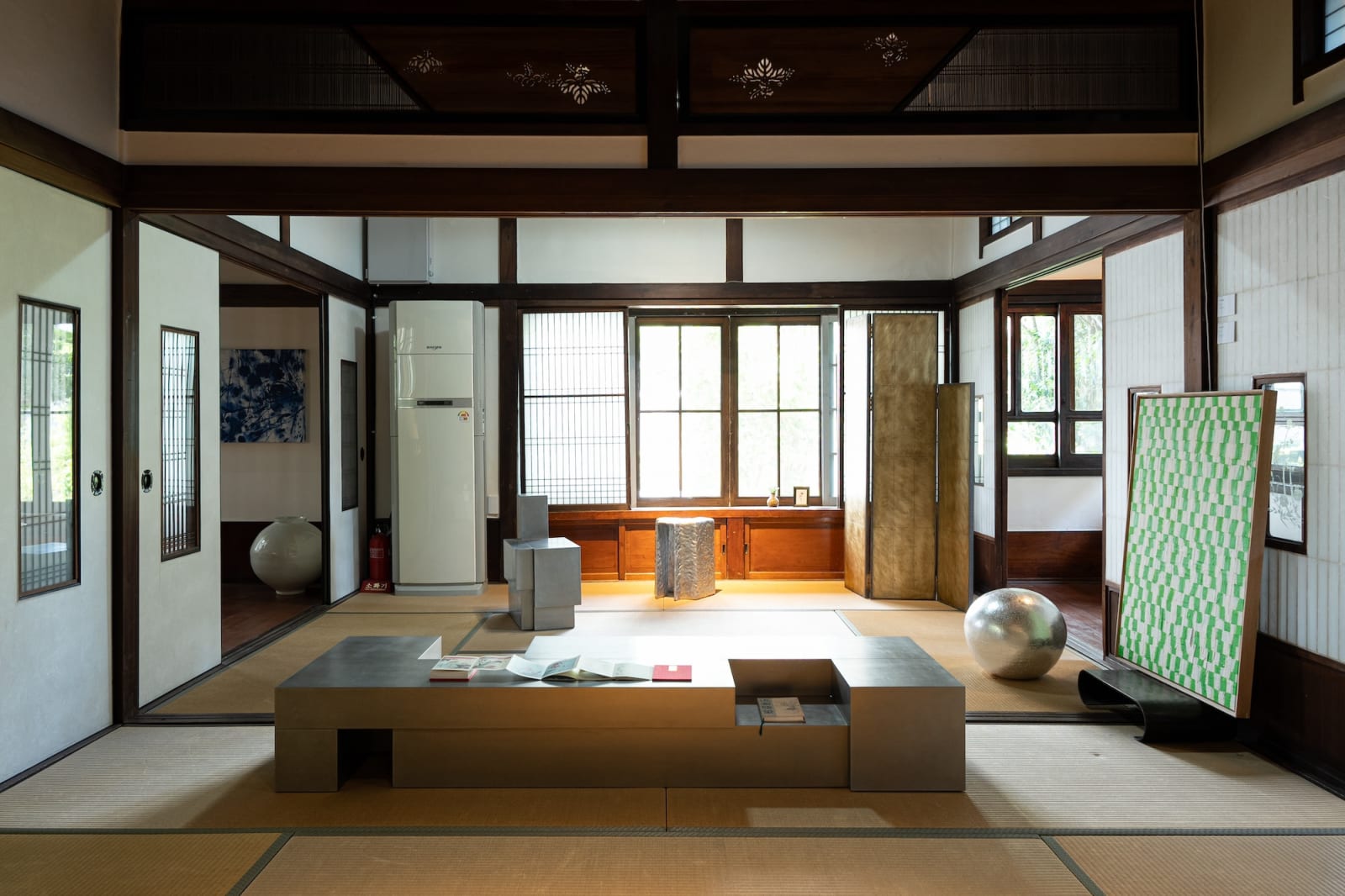 Installation view: Editor Kab's House, Ochoryang, 2024. Courtesy of San Choi