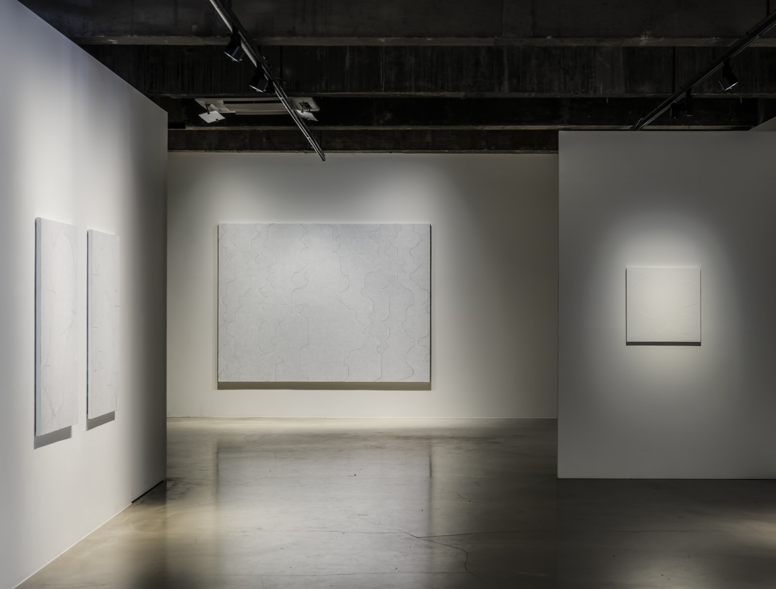 Installation view: Line, Curve, A Colorful Guesture, Gallery Baton, 2019