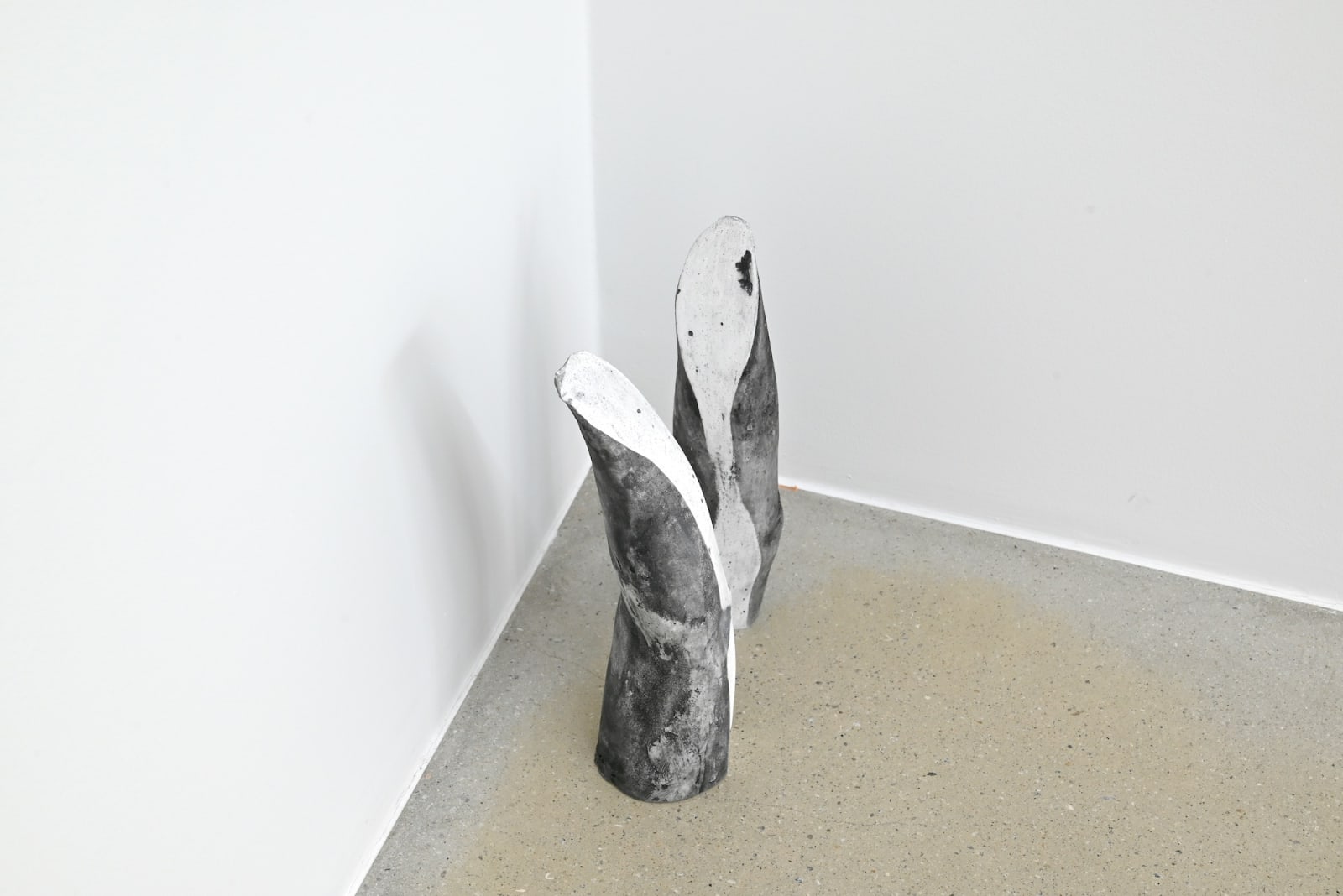 Untitled Part(Arm), 2023, plaster, charcoal, sculpt after life casting, 33.4 x 10.3 x 10.5 cm