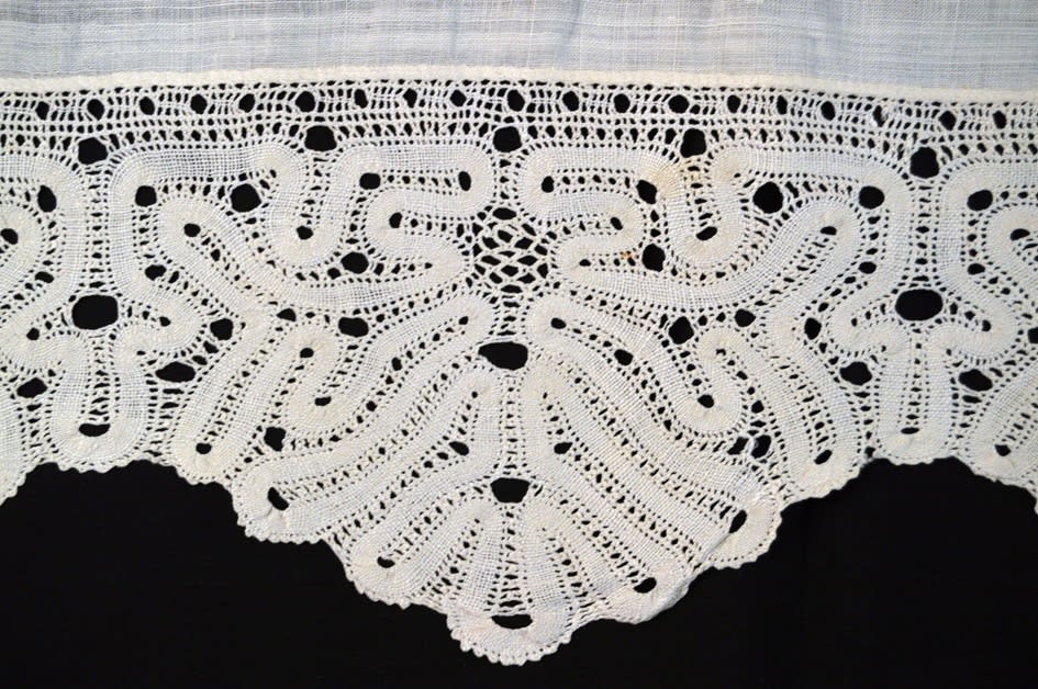 Russian (Novgorod), Drawnwork linen valance, late 18th century