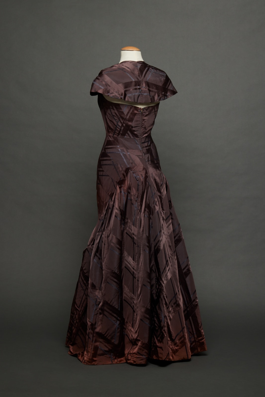 Elsa Schiaparelli, Evening gown, Fall/Winter 1947