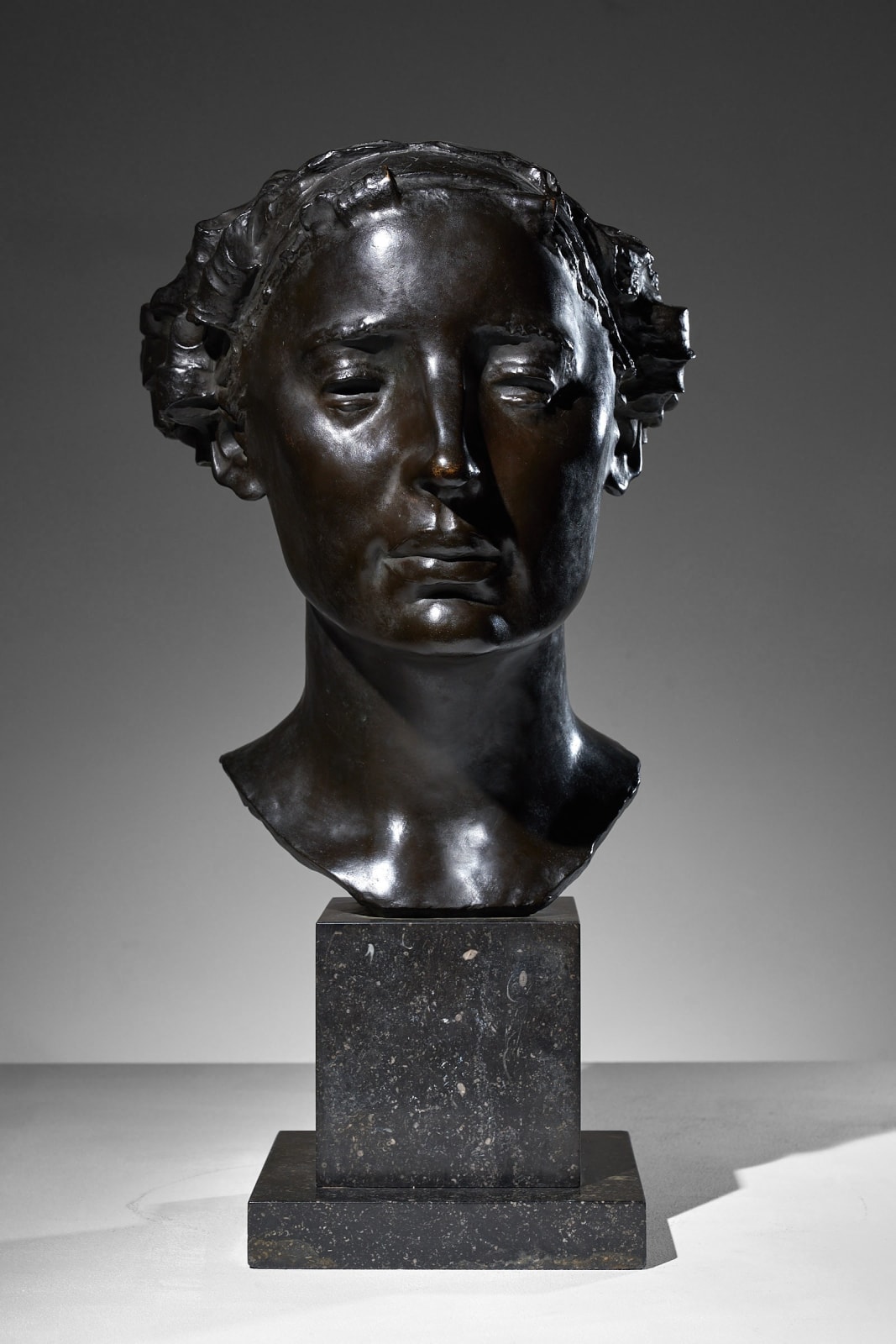 August Bischoff, Over life size face of a woman