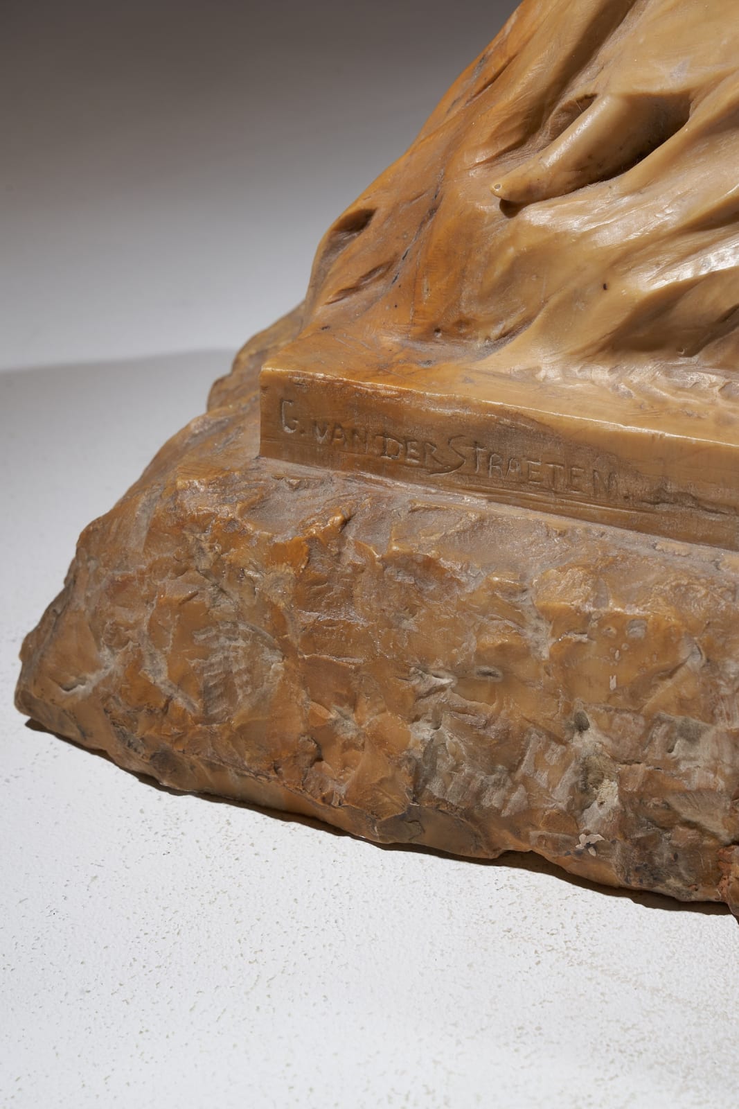 Georges Van der Straeten, Portrait of an elegant woman on a chaise longue