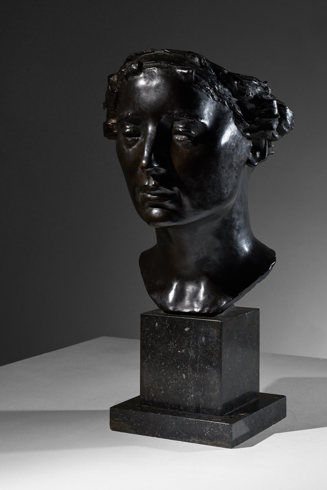 August Bischoff, Over life size face of a woman