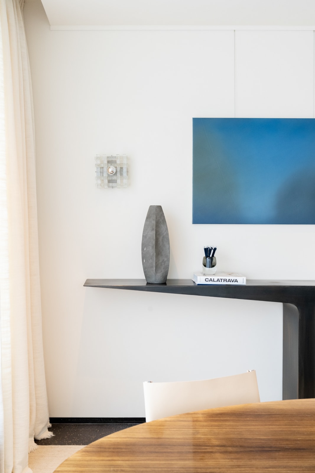 Tom Van Puyvelde: Continuum at Delen Private Bank, Waver, 2025. Photo's: Delen Bank © Buysse Gallery. All rights reserved.