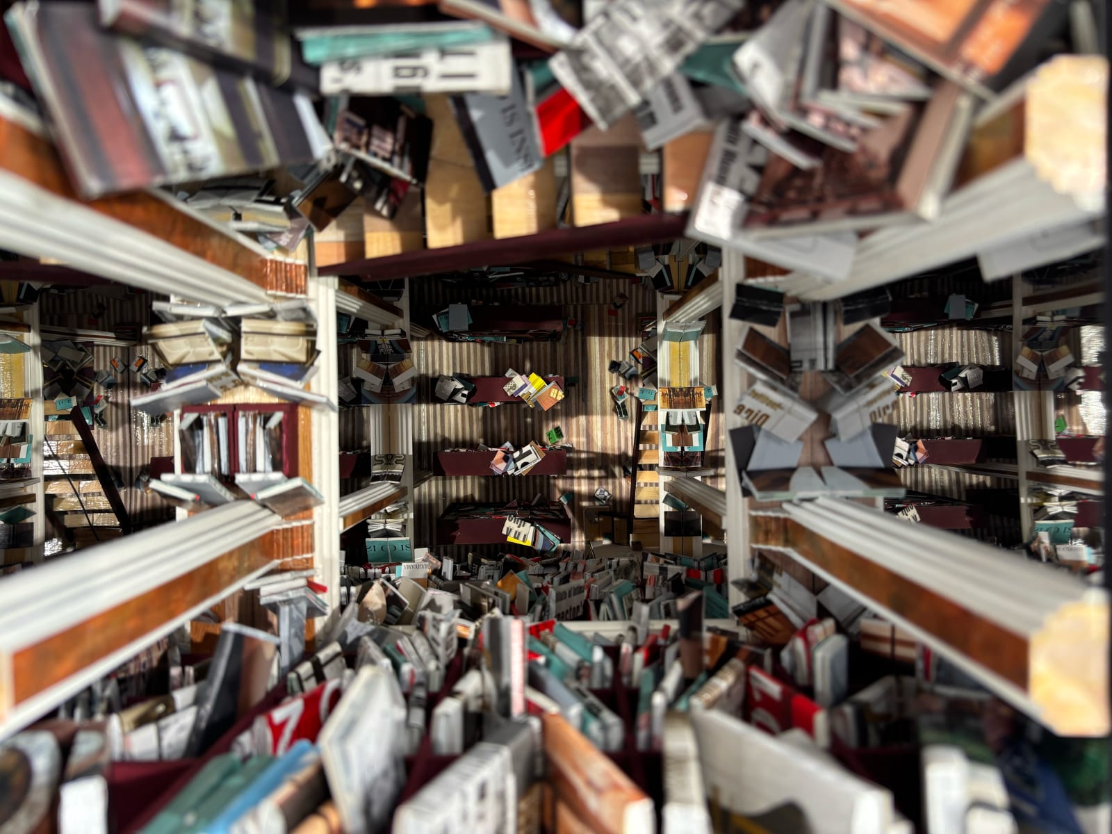 Kenji Sugiyama, Inside - looking through the mirror, 2024