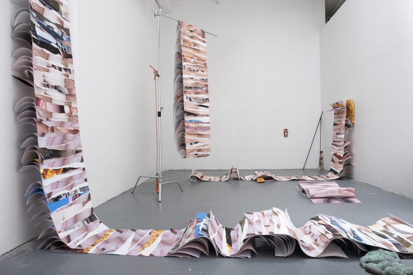 Ryan Van Der Hout, Body Scrolls, 2023