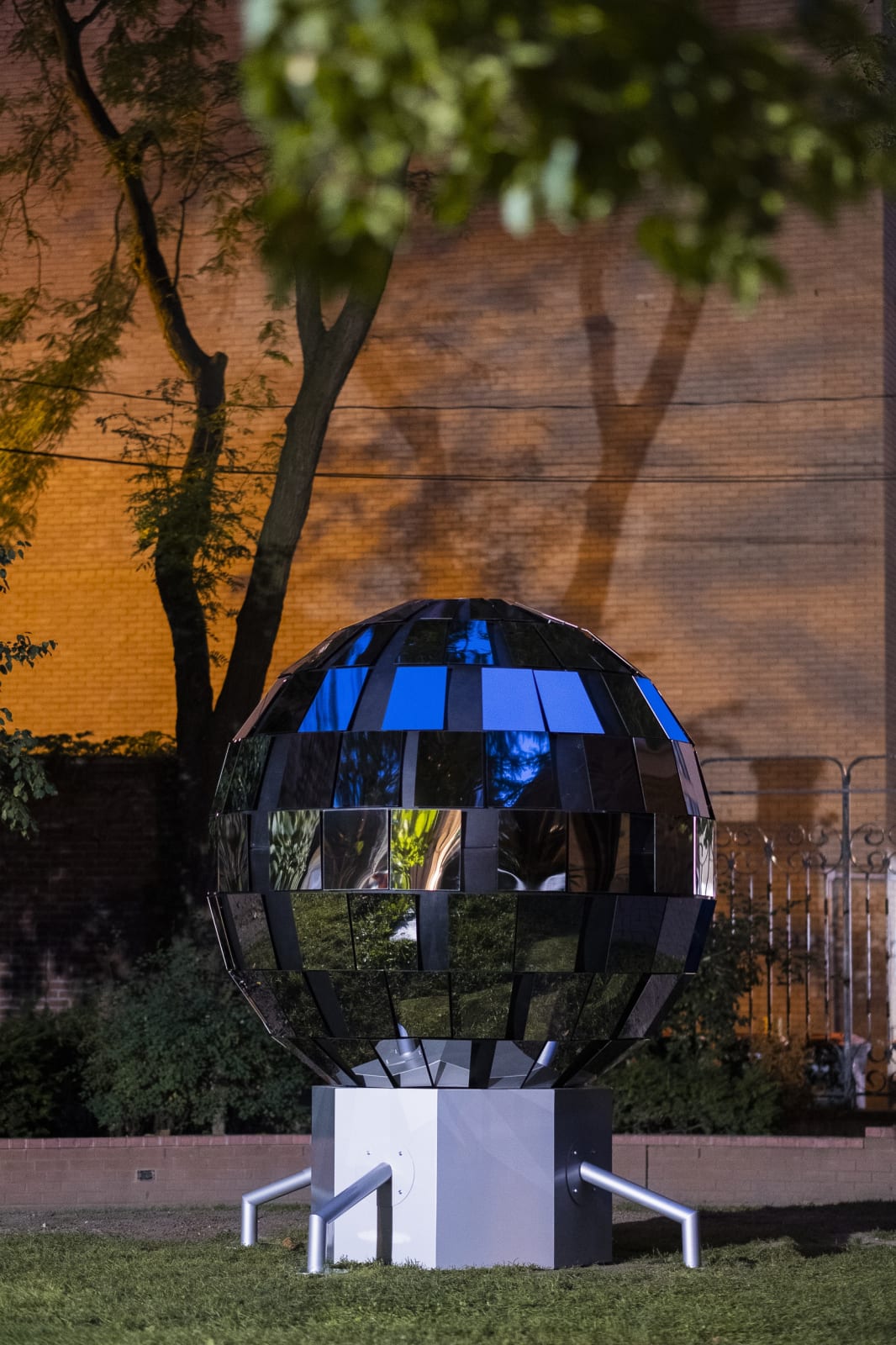 Ryan Van Der Hout, To Reflect Everything :: Toronto Sculpture Garden, 2023