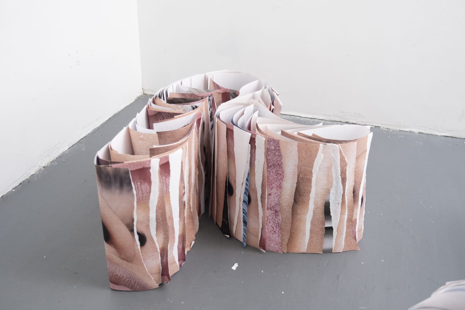 Ryan Van Der Hout, Body Scrolls, 2023