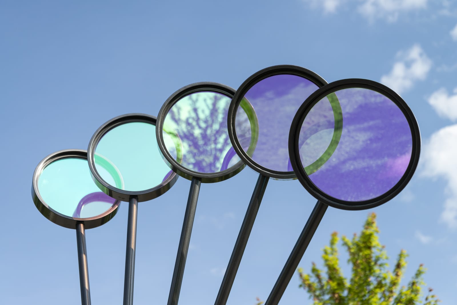Ryan Van Der Hout, Optical Device ( Chromatica ), 2022