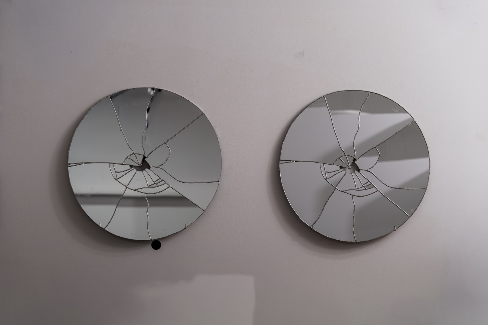 Ry Van Der Hout, Mirror Mirror (Tondo), 2025