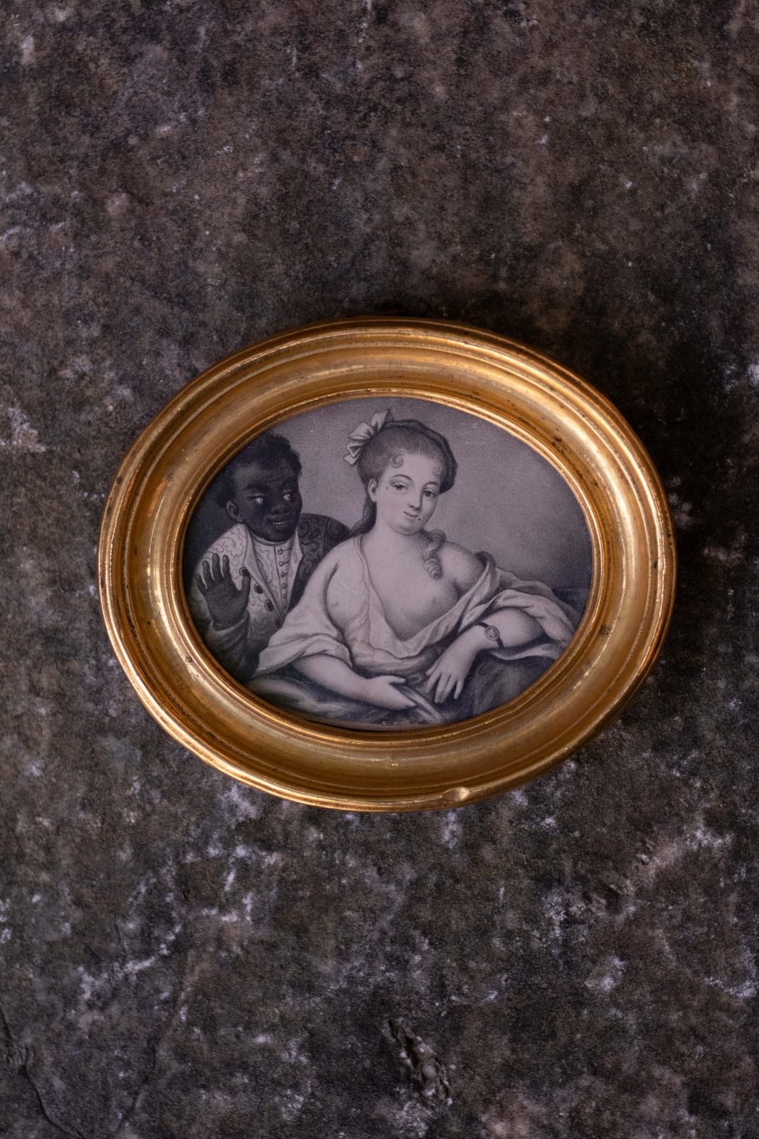 Scuola francese, 1790 ca‬ ‭, ‬ ‭ Miniatura con dama e moro, 1790